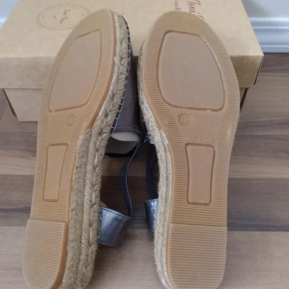 Shoes - Picture 5 of 5